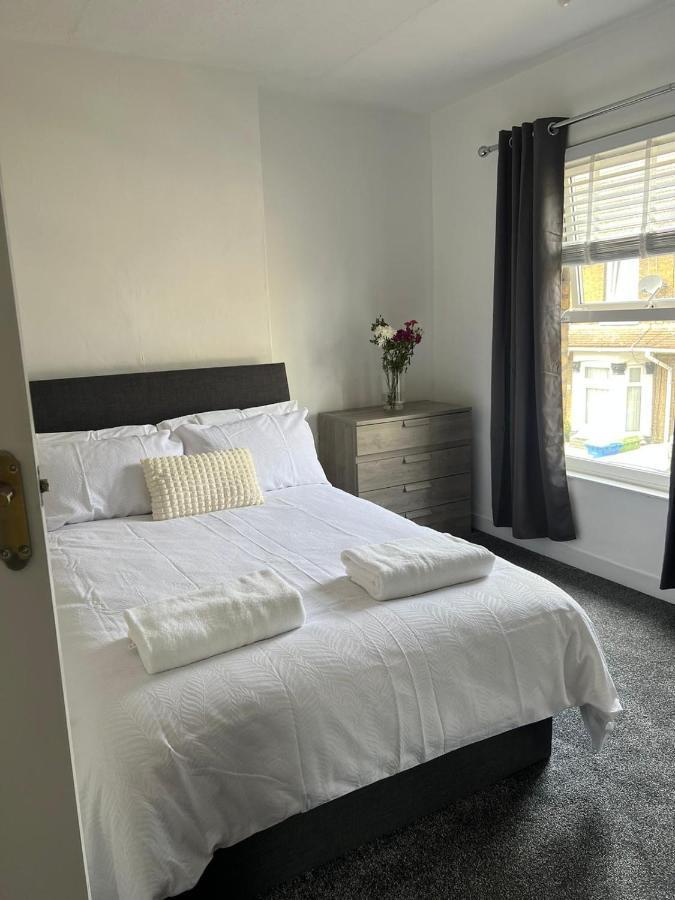 סיטינגבורן Crown Road Apartment מראה חיצוני תמונה